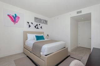 Luxury 2Br Front Ocean & Bay View, Amazing Pools - Hollywood - 6