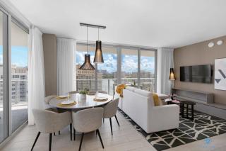 Wrap Around Balcony-Awesome View-Amazing Pools - Hollywood - 2
