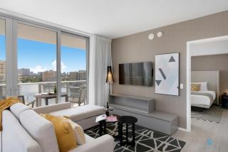 Wrap Around Balcony-Awesome View-Amazing Pools - Hollywood - 1