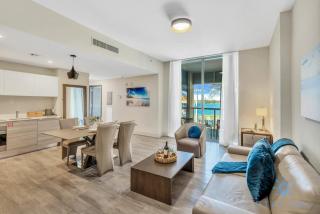 Apartment with Bay View Balcony - Pool - Up To 6 - Gym - 8