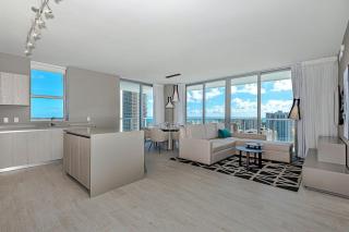 Wrap Around Balcony - 2Br - Amazing Views - Pools - Hollywood - 9