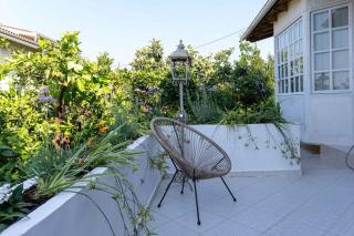 Serene Seaside Bliss - Lush & Secluded Garden Oasis - Kalamata - 8
