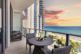 Beachfront Condo Front Oceanview Balcony Pools - Hollywood - 2