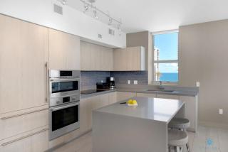 Wrap Around Balcony, Paradise Beach & Amazing Pools - Hollywood - 8