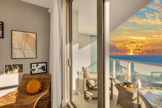 Insane Ocean View Balcony - Beachfront Resort - Pools - Hollywood - 7