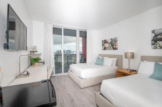 Spectacular View wBalcony Pool - Hallandale Beach - 8