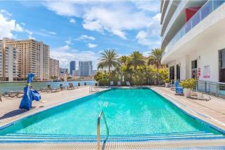 Spectacular View wBalcony Pool - Hallandale Beach - 3