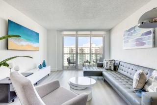 Beachside Bliss: 1BR Retreat Amenities - Sunny Isles Beach - 7