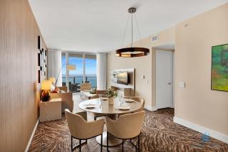 Insane Ocean View Balcony Beachfront Resort Pool - Hollywood - 1