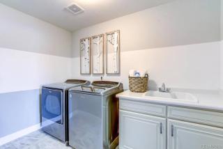 Stunning Golf Course View in Denver - 8