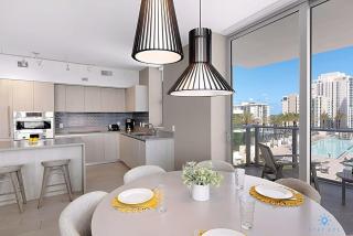 Wrap Around Balcony, Insane Amenities, Amazing Pool - Hollywood - 8
