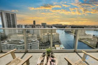 Wrap Around Balcony Insane Views Amazing Pools - Hollywood - 9