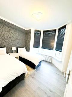 Modern Luxury 2 Bed with Parking - Catford - 7
