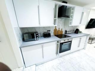 Modern Luxury 2 Bed with Parking - Catford - 4
