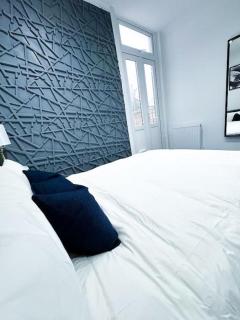 Modern Luxury 2 Bed with Parking - Catford - 3