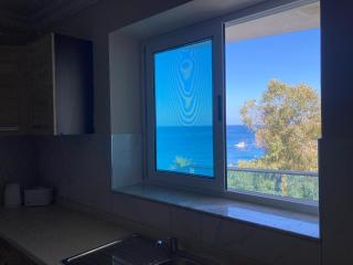 Sunrise Bay Apartments - Frontline Sea Views - 3