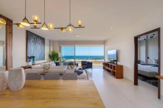 Spacious New 3BR Condo with Amazing Ocean Views - 7