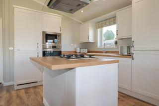4 Meadow Retreat - 2