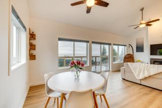 Lovely Rockaway Beach Home with Pacific Ocean Views! - Rockaway Beach - 5