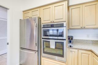 Lovely Rockaway Beach Home with Pacific Ocean Views! - Rockaway Beach - 2
