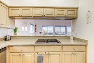 Lovely Rockaway Beach Home with Pacific Ocean Views! - Rockaway Beach - 1