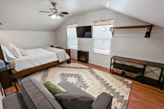 Spacious Studio Unit 5 with Gorgous Canyon Views - 4