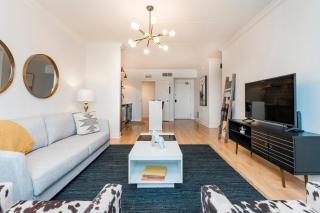 Music City Holiday, on Music Row, has POOL & Free Parking - 4