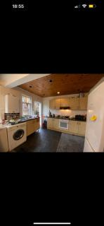 Best room- Near London luton Airport and close to Restaurants shops and Dunstable hospital - Luton - 1