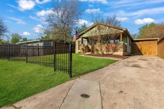 Stockyards 5 mins!-New!-Sleeps 8. Cowboy Bungalow - Fort Worth - 2