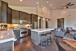 Blackstone Luxury Top Floor 2br, Walk to Skiing at Cabriolet, Shared Pool and Hot tub, Mountain View - Park City - 9