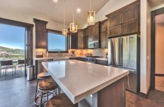 Blackstone Luxury Top Floor 2br, Walk to Skiing at Cabriolet, Shared Pool and Hot tub, Mountain View - Park City - 5