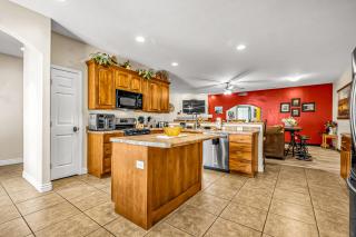 5 Bed 3 Bath Vacation home in Arches National Park - Moab - 3