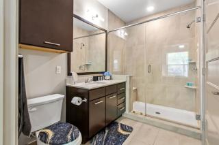 Charming 1BR Oasis KingBed FreeParking Wi-Fi - Austin - 8