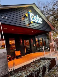 Charming 1BR Oasis KingBed FreeParking Wi-Fi - Austin - 6