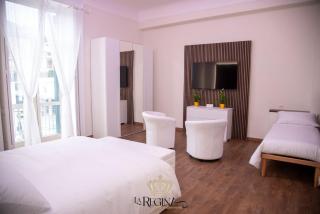 La Regina Luxury Holiday Home - 9