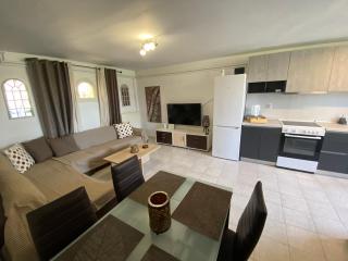 House of calmness with private garden, full equipped kitchen, 1 km from the beach , next to GOLF club - Vátos - 0