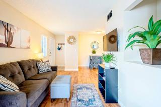 Comfy 1BD Condo near UofA & UMC w Pool, Parking, Low Summer Rates! - Tucson - 9