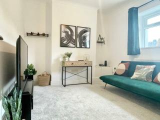 Cozy & Spacious 3-bedroom home by Tailored Accommodation - Swansea - 9