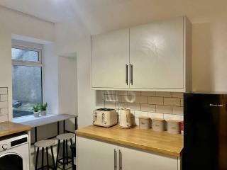 Cozy & Spacious 3-bedroom home by Tailored Accommodation - Swansea - 3
