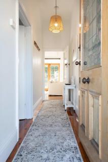 Charming Cottage Nestled in A Prime Location - 1