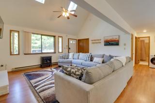 Poconos Cabin Serene Deck, Fire Pit and Game Room - 7