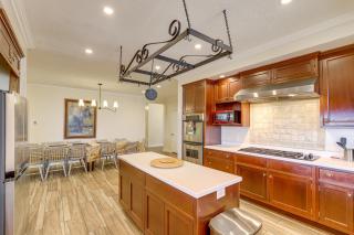 Fire Pit and Game Room Marshall Getaway with Views! - Marshall - 2