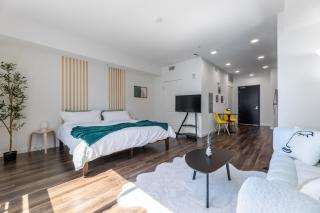 Luxury Home in Hollywood with Pool I Gym I Free Parking - Los Angeles - 3