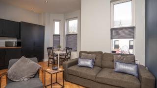 2 BDR & 1 BDR apartments at QUEENS UNI by Belfast City Breaks - Belfast - 7