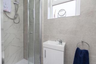 20 Leys Road rooms 1 - 4 - 1