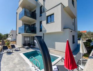 Apartments Luxury Villa V2 with rooftop - 9