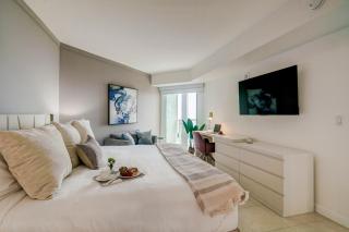 Direct Bayview One Bedroom Condo in Coconut Grove Includes parking - 1