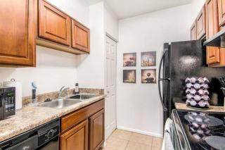 Sunny King-sized 1BD Condo near UofA and UMC w Pool, Parking - Low Summer Rates! - Tucson - 4