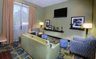 Hampton Inn Roxboro - 7