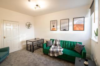 Comfortable 2-Bedroom Stay 1 Bath 5 Guests - 8